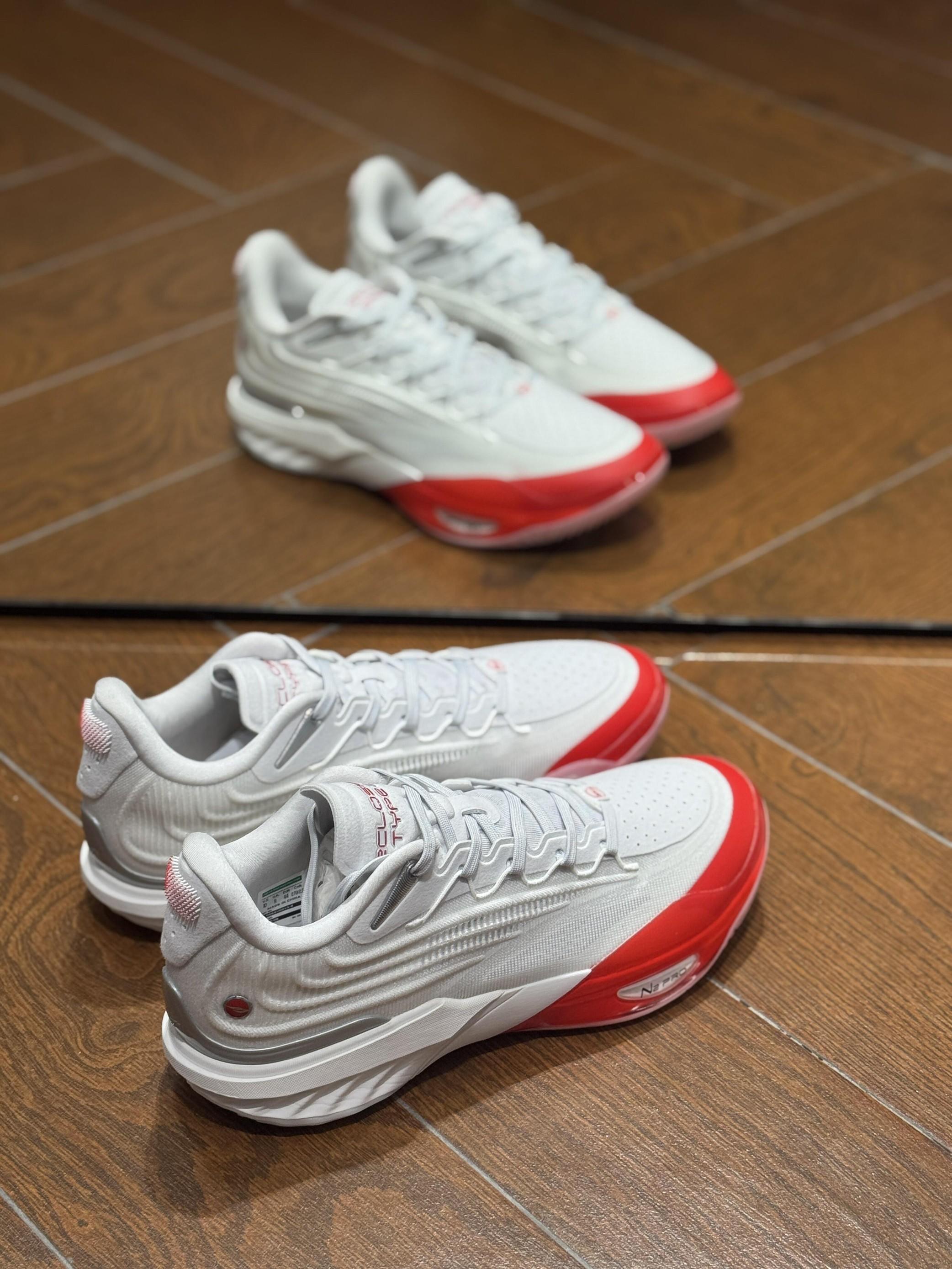 实战党本命球鞋🔴 灰白撞红款也太顶了